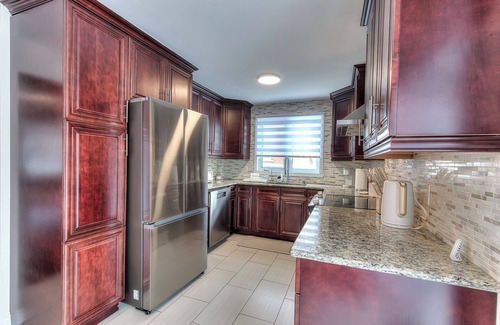 Laval House | Spacious 3 bedroom home. Close to Place Bell and 25 min from downtown Montreal