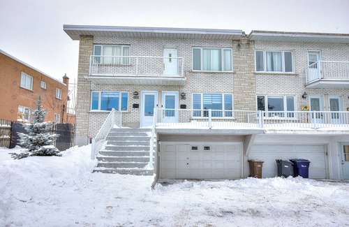 Laval House | Spacious 3 bedroom home. Close to Place Bell and 25 min from downtown Montreal