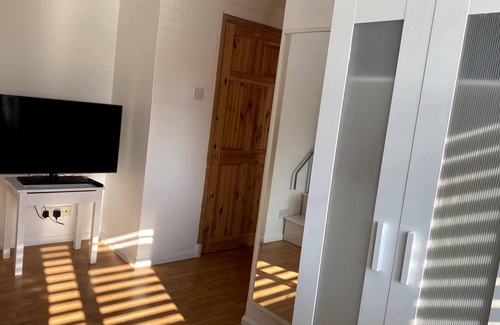 Hurley House | Spacious 3 bedroom home in an idyllic village