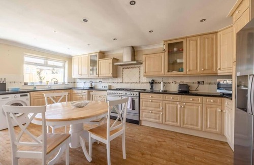 Langley Marish House | Spacious 3 Bedroom Home|Great for Families!