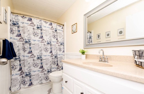 Lake Michigan Beach House | Spacious 3 bedroom home close to lake Michigan