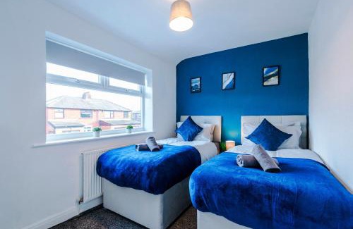 Droylsden House | Spacious 3 Bedroom House close to Etihad