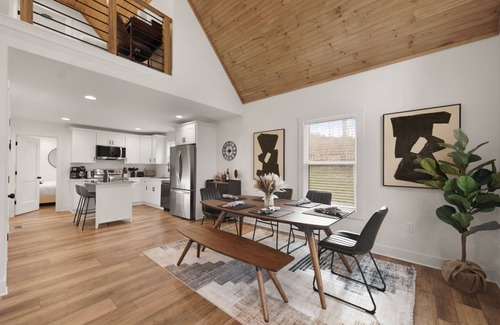 Clarkson House | Spacious 3-bedroom house near Nolin Lake/Mammoth Cave, WiFi, Grill, Fire Pit!