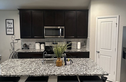 Clodine House | Spacious 3-bedroom house with Jacuzzi in Richmond