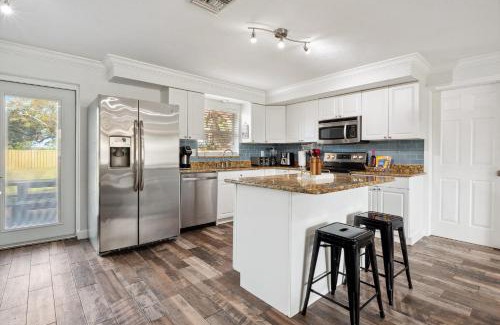 Clearwater House | Spacious 3 Bedroom House 15 mins from Clearwater Beach!