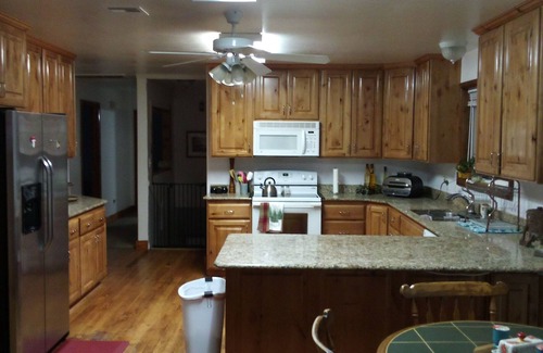 Hildale House | Spacious 3-bedroom house in terrific Hildale with central heating, AC and WiFi.