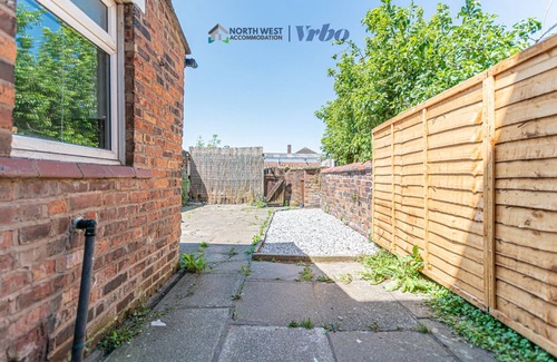 Wigan House | Spacious 3-Bedroom House in Ince, Wigan | Free Parking&Wifi | Long Stays Welcome