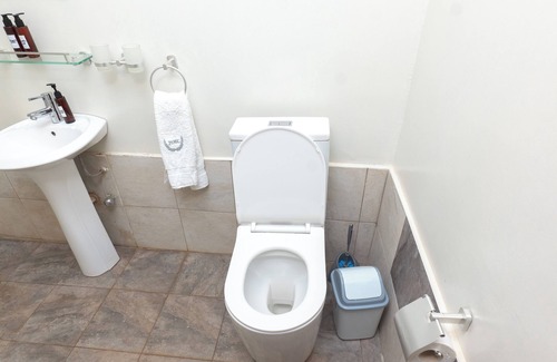 Kweiman House | Spacious 3 Bedroom House in Oyarifa, Accra. Free Wifi & Backup Generator