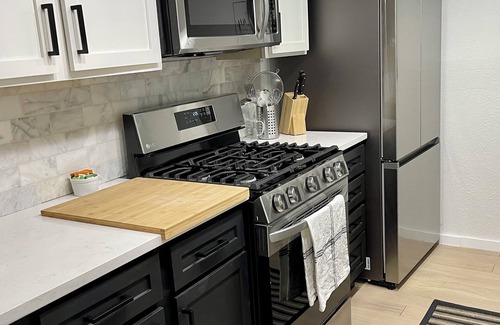 Riverside House | Spacious 3-bedroom house in central Austin for mid-term rental