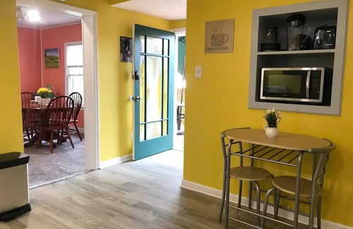 Danville House | Spacious 3 Bedroom in Downtown Danville: Welcome to 4th Street Retreat