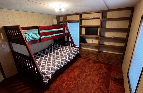 Hoyt Cabin | Spacious 3 bedroom lake view home just minutes from the beach!