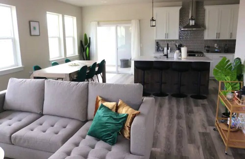 Nampa House | Spacious 3 Bedroom Luxury Airbnb in Heart of Nampa