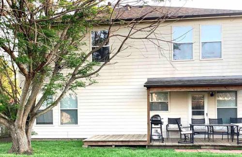Rosenberg House | Spacious 3 Bedroom - Rosenberg