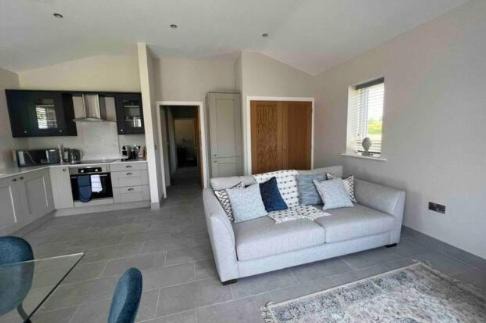Snarestone Apartment | Spacious 3 Bedroom Sandstone Lodge