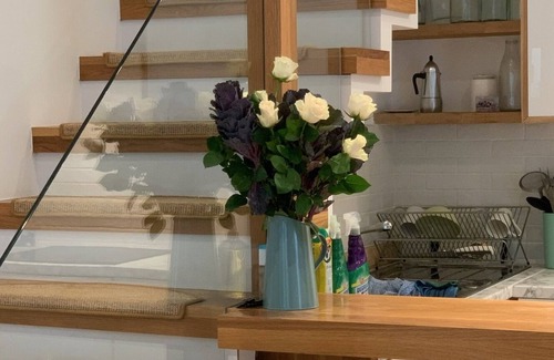 Victoria House | Spacious 3-Bedroom Townhouse with Free Parking in Exclusive Hackney Mews