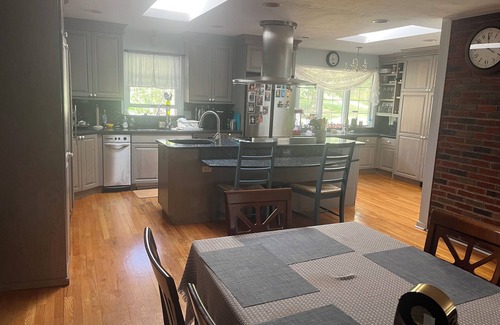 Phillipsport House | Spacious 3-bedroom tranquil Country House on a Hill in Wurtsboro