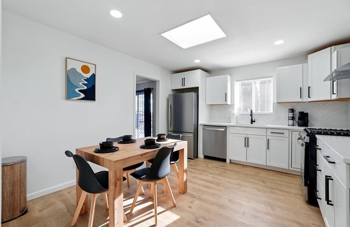 Academy Place House | Spacious 3-bedroom house with card table, backyard and Wifi in NE Albuquerque