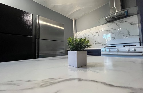 Spruce Hill Apartment | Spacious 3-bedroom apartment with WiFi, AC in marvelous Philadelphia