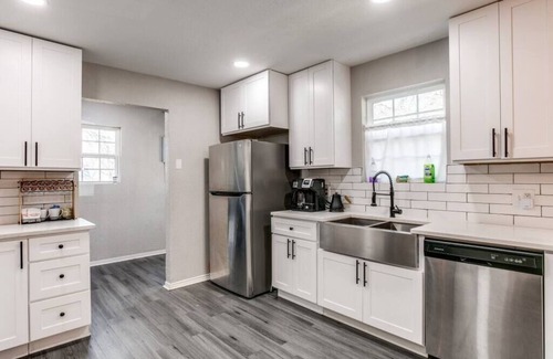 Shady Shores House | Spacious 3 bedroom house with Beautiful Kitchen