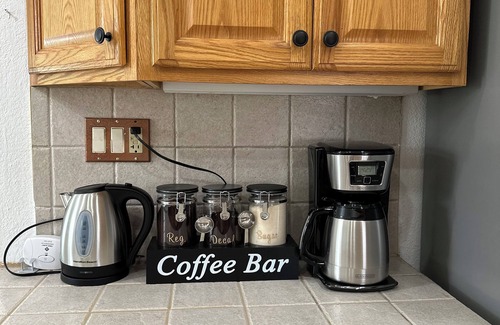 Yreka House | Spacious 3-bedroom vacation home with balcony, office and central air and heat.