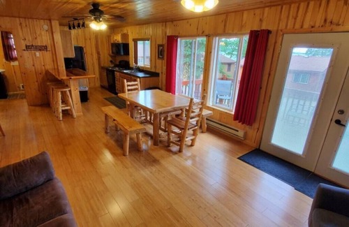 Ray Cabin | Spacious 3 Bedroom Whitetail Cabin in Voyageurs National Park