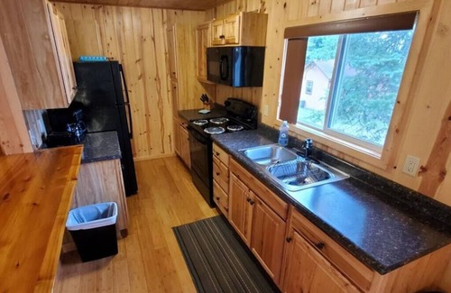 Ray Cabin | Spacious 3 Bedroom Whitetail Cabin in Voyageurs National Park