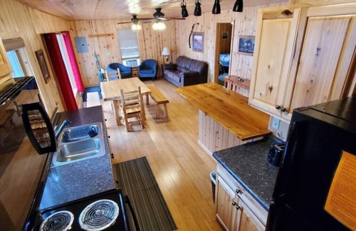 Ray Cabin | Spacious 3 Bedroom Whitetail Cabin in Voyageurs National Park
