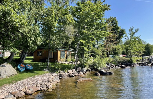 Bonfield Cottage | Spacious 3 Bedroom Waterfront Cottage on Lake Nosbonsing in Bonfield