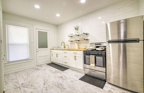 Southside Apartment | Spacious 3-bedroom with AC and WiFi in charming Syracuse