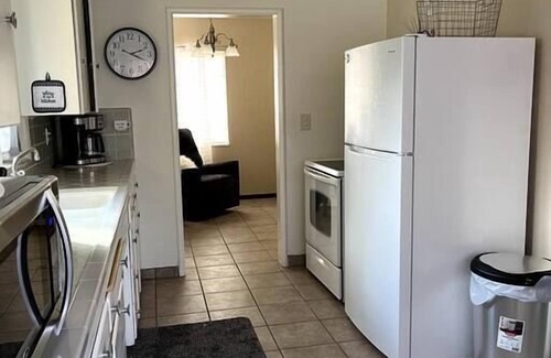 Hanford House | Spacious 3-Bedroom with fast internet and 65" TV