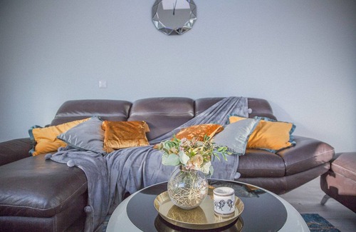 Uig House | Spacious 3 bedrooms, 3 living rooms, 2 bathrooms with Great sea front view