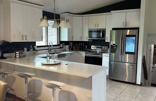 Aurora House | Spacious 3 bedrooms house in enchanting Aurora with half basketball court.