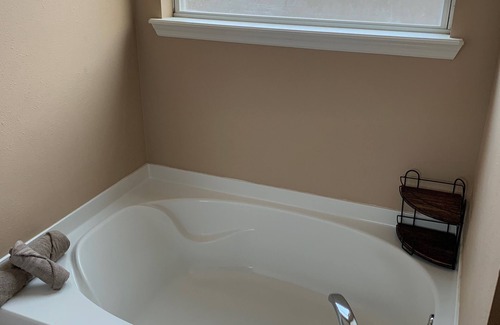 Biscayne House | Spacious 3 BR/2 BA home - 10 min from JAX airport
