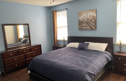 Biscayne House | Spacious 3 BR/2 BA home - 10 min from JAX airport