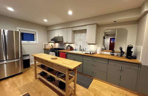 Hastings House | Spacious 3 BR/2BTH, Mountain Views