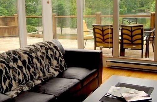 Madeira Park House | Spacious 3 BR Character Home steps from Ruby Lake with Boat Access