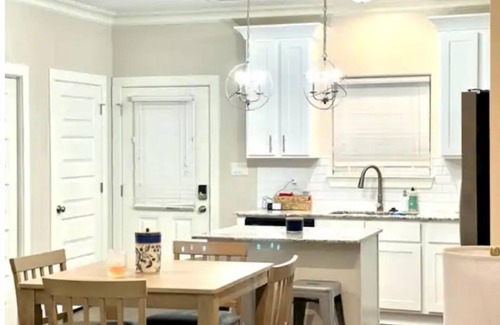 Lake Charles House | Spacious 3 BR Downtown Townhouse near Lake & Casinos