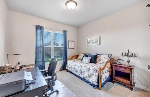 De Pere House | Spacious 3-BR Home near Lambeau