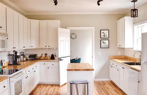Faber House | Spacious 3 BR Hot Tub Wine Trail Wintergreen