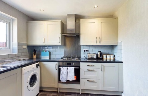 Telford House | Spacious -3-BR House in Telford - W/Park/Netflix