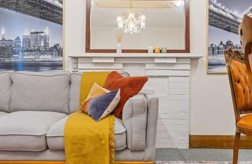 Ballarat House | Spacious 3 BR Luxury home in Ballarat Central- Souverain Hill, Kryal Castle