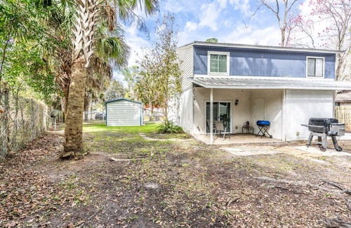 Orange Park House | Spacious 3 BR Near NAS Jax l BBQ, WiFi, DirecTV