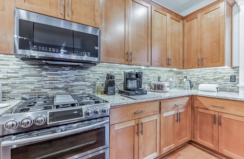 Beaverton House | Spacious 3-BR with Kitchen, WiFi and AC in Beaverton - Allows Pets!