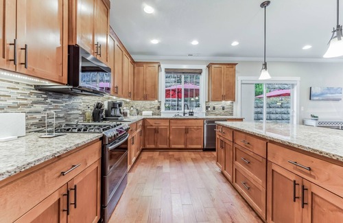 Beaverton House | Spacious 3-BR with Kitchen, WiFi and AC in Beaverton - Allows Pets!
