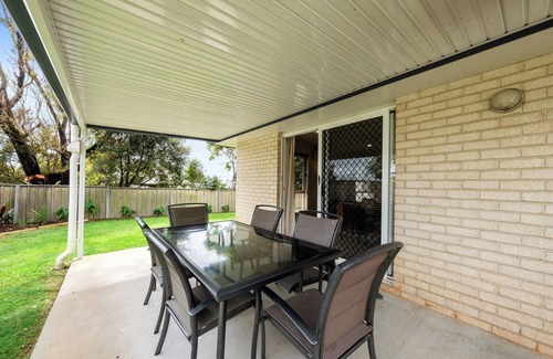 Harristown House | Spacious 3 brm home close to Toowoomba Hospital