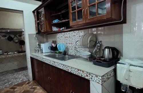 Poblacion District House | Spacious 3-Floor, 6-Bedroom House w/WIFI, AC, KTV, SWIMMING POOL, 30+PAX