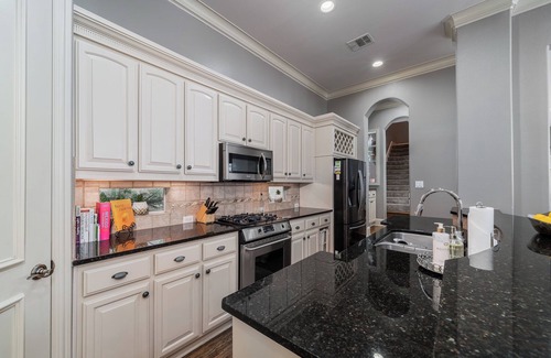Oak Lawn House | Spacious 3 lvl Oak Lawn Townhouse close to Uptown, Downtown, Highland Park, SMU