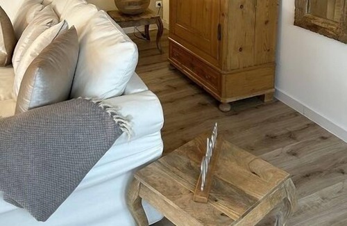Hamburg-Barmbek Apartment | Spacious 3 room apartment in Hamburg-Sasel for up to 6 people.