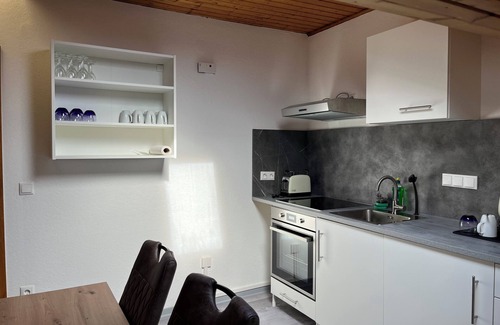 Heuchelheim Apartment | Spacious 3-room apartment with separate kitchen