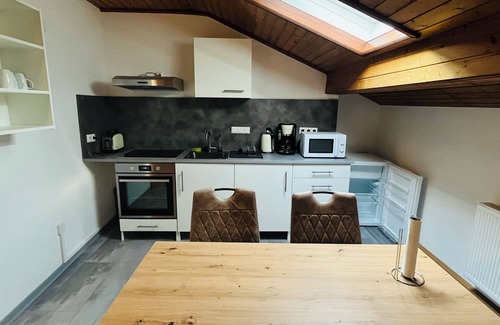 Heuchelheim Apartment | Spacious 3-room apartment with separate kitchen